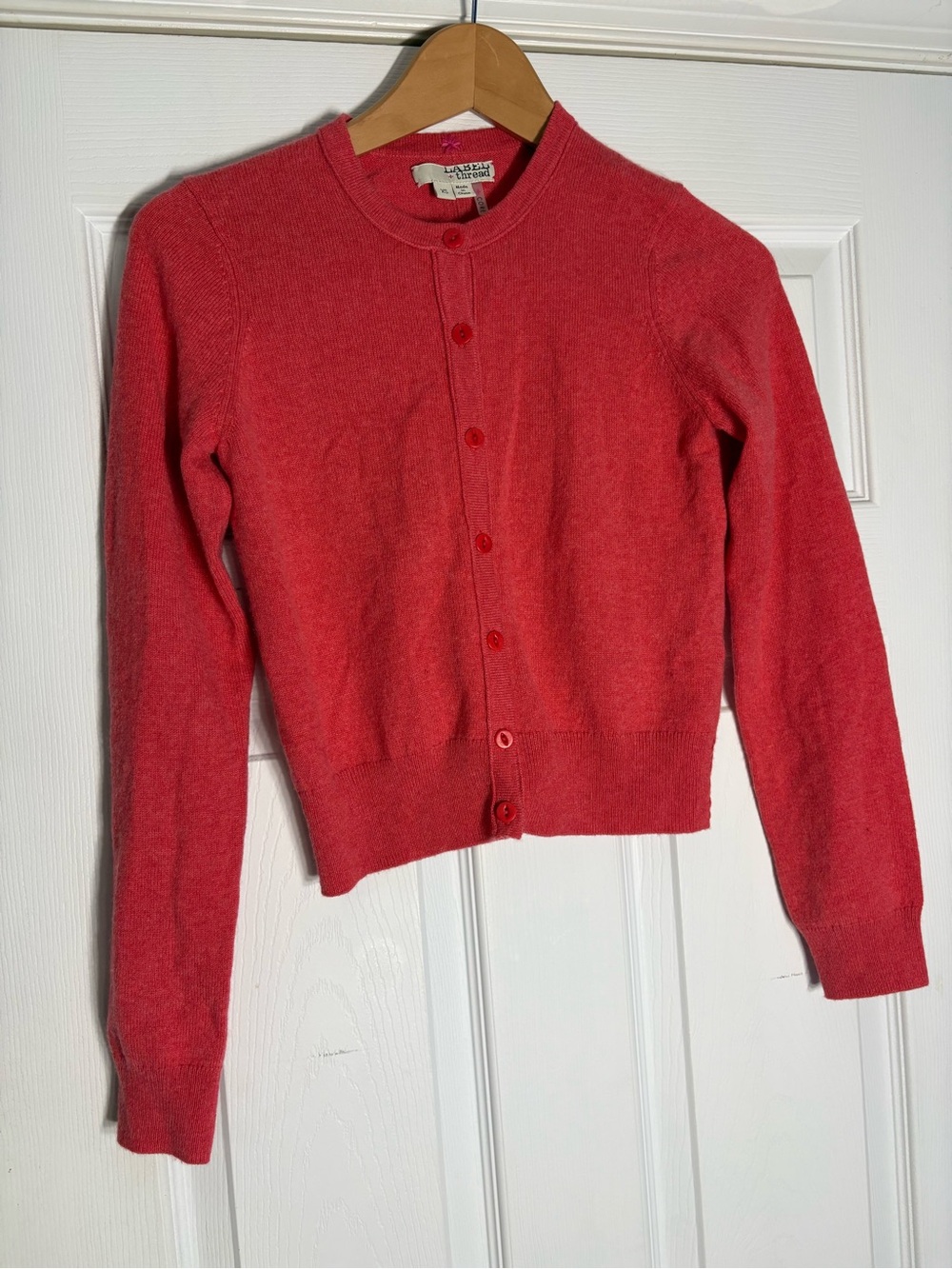 Label thread Crewneck Button Cardigan Sweater